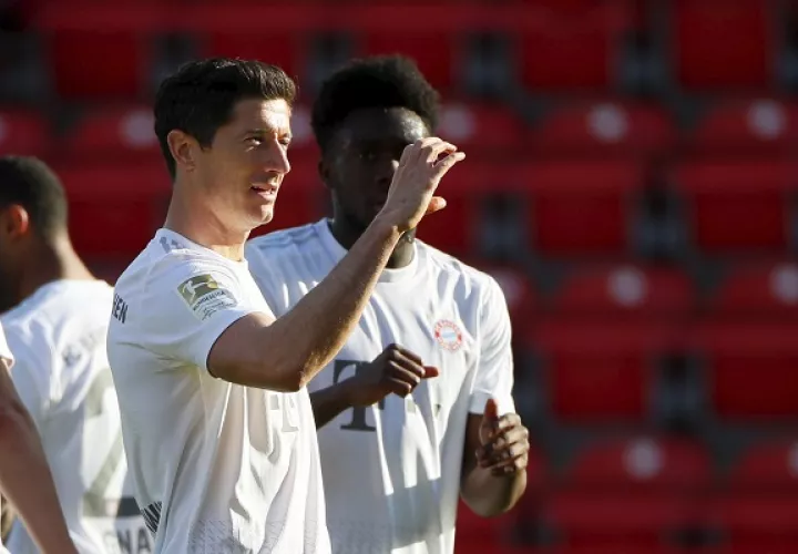 Lewandowski lucha por el título de goleo.