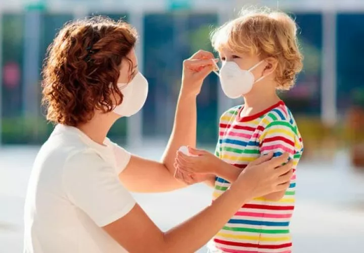 Los niños podrán salir en horario de 4:00pm a 7:00pm acompañado de sus padres.