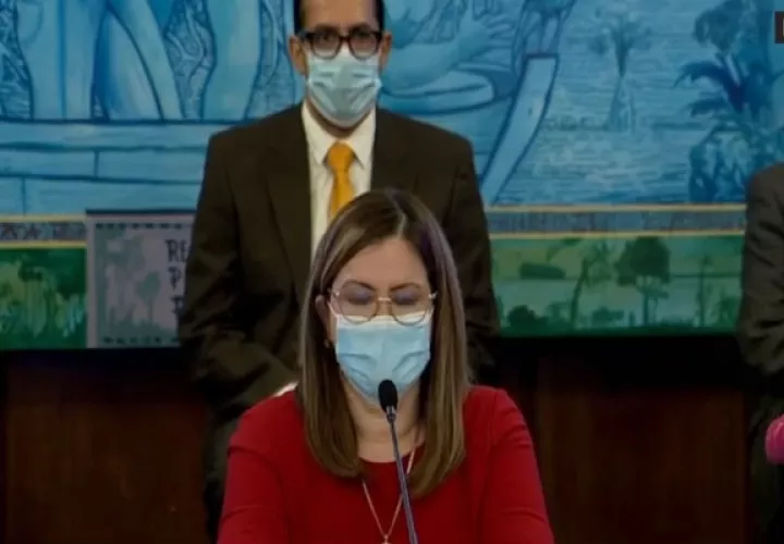 La ministra Rosario Turner presidió la conferencia de prensa.