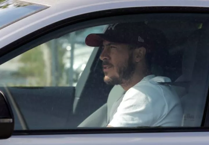 Eden Hazard a su salida a las dependencias de la Ciudad deportiva del Real Madrid. Foto:EFE