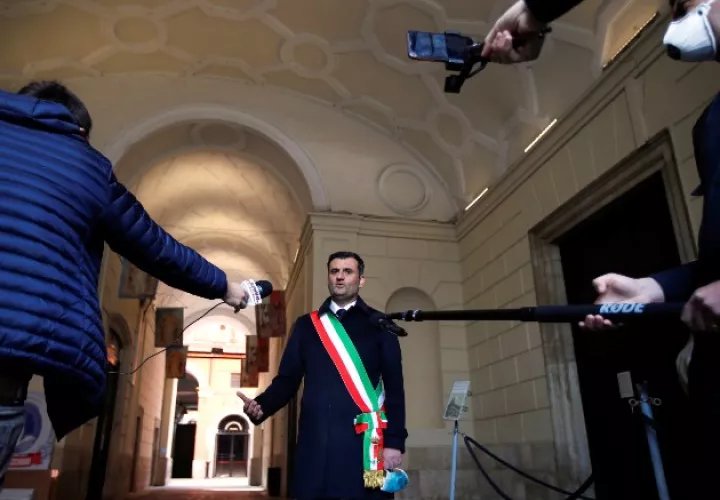   Antonio Decaro, alcalde de Bari, pidió al Gobierno italiano que dirigiera la respuesta al coronavirus. Foto / Alessandro Garofalo/Reuters.