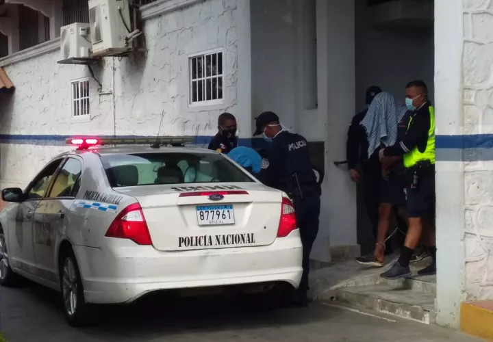 Se trata de dos moradores de La Villa de Los Santos, aunque uno de ellos mantiene vínculos en la provincia de Colón. Ambos cuentan con amplio prontuario delictivo.