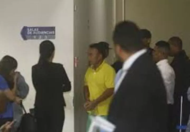 Tony NG, quien cuenta con 35 sociedades anónimas dentro de las cuales maneja tiendas de abasto, farmacias, supermercados y distribuidoras, fue detenido a bordo de un auto Lamborghini color naranja, en donde se le encontraron 200 mil dólares.