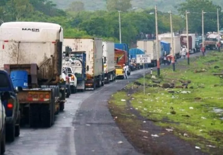 El 90% del abastecimiento regional se hace vía terrestre. Al cerrar Costa Rica sus fronteras, estará dejando sin acceso a productos claves al resto de la región. Vía/@perjumador
