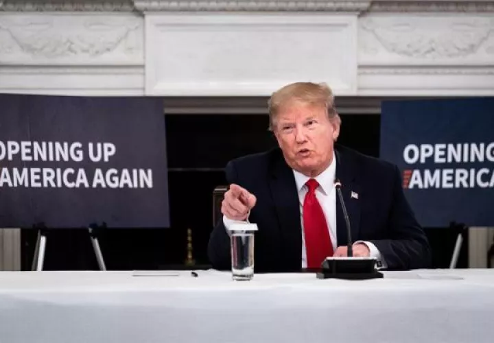 El presidente Donald Trump, terminó su mensaje criticando a la alcaldesa de Washington, Muriel Bowser, "que siempre está buscando dinero y ayuda, pero que no dejó a la Policía de D.C. (Distrito de Columbia) implicarse. 'No es su trabajo'. ¡Bonito!". FOTO/EFE
