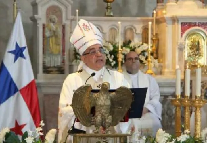 El arzobispo  de Panamá José Domingo Ulloa.