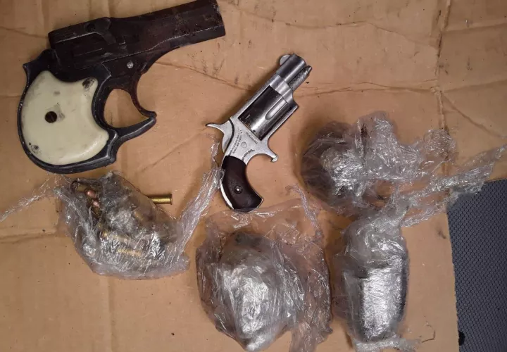 Armas y municiones decomisadas en La Nueva Joya.