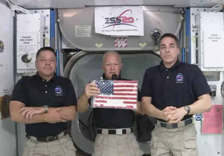 Imagen de la nave espacial privada reutilizable SpaceX Dragon. Fotos: AP.