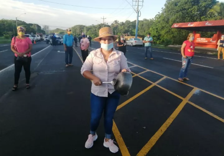 Quieren ser incluidos en las asistencias sociales. Fotos. Thays Domínguez.