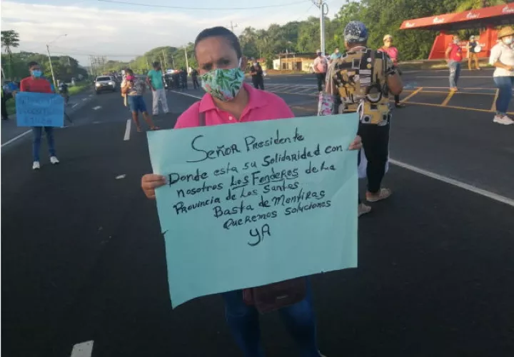 Quieren ser incluidos en las asistencias sociales. Fotos. Thays Domínguez.