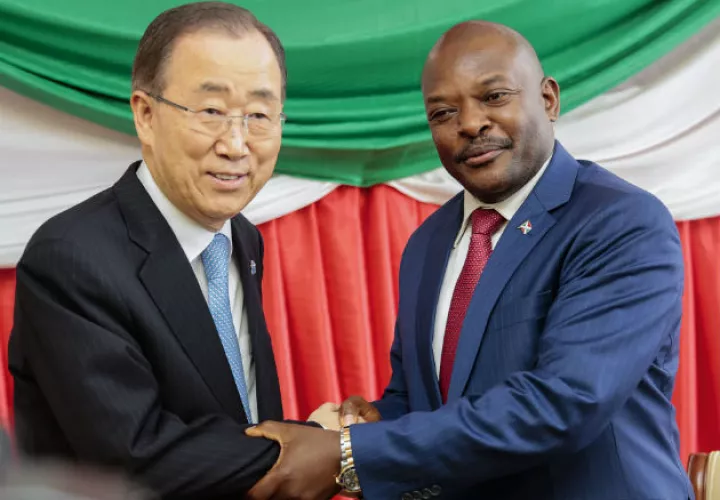 Imagen de archivo de Pierre Nkurunziza (der) con el entonces secretario general de la ONU, Ban Ki-moon (Feb, 23, 2016). Fotos: AP.