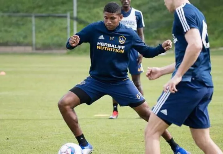 Carlos Harvey jugaba para Galaxy II en la USL. 