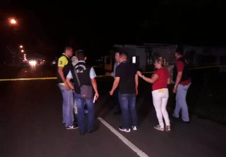 Durante la lectura de la sentencian el tribunal también le comunicó al condenado que lo inhabilitaba para ejercer funciones públicas por cinco años como pena accesoria, una vez cumplida la pena principal.