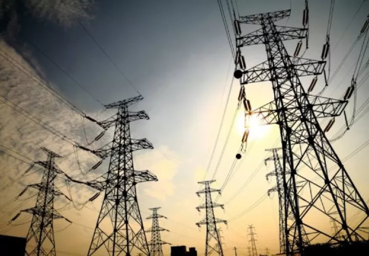 El suministro de electricidad y gas de cayó 12.8%. EFE