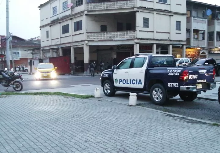 La víctima fue identificada como Ormelis Rodríguez de 21 años de edad, quien fue atacado en un edificio de la calle 9, Avenida Central.