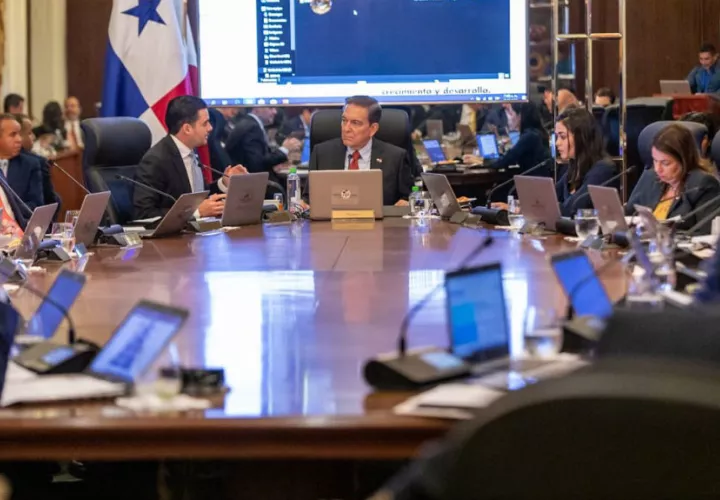 Ministro de economía Héctor Alexander continúa al frente de sus responsabilidades.