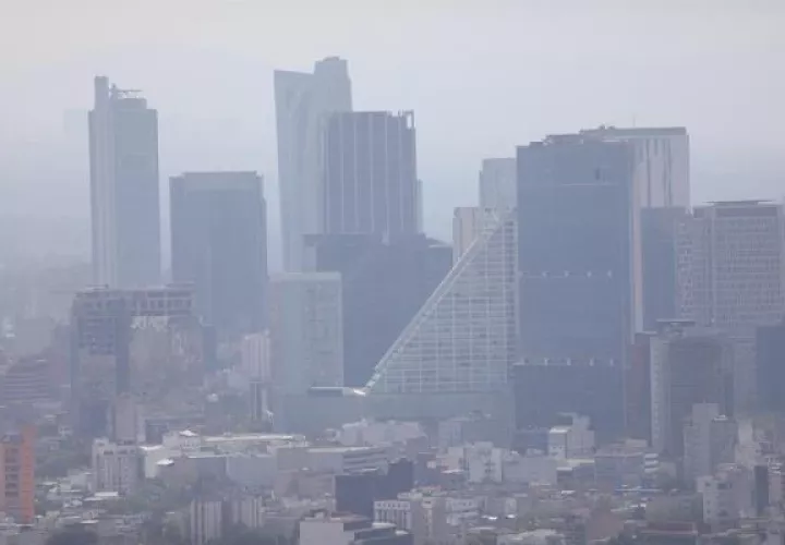 En los días de alta contaminación "aumentan los ingresos hospitalarios, las consultas médicas y las atenciones en urgencias, especialmente de los enfermos con patologías respiratorias crónicas". FOTO/EFE
