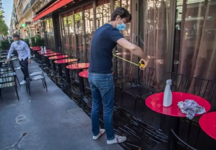 Los bares y restaurantes perdieron 4,333 millones de euros. AP