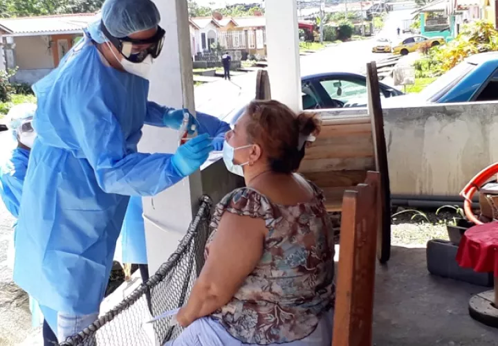Los 848 casos nuevos de COVID-19 que se reportaron el sábado 13 de julio, aparecieron luego de que se realizaron 2.695 pruebas nuevas. 
