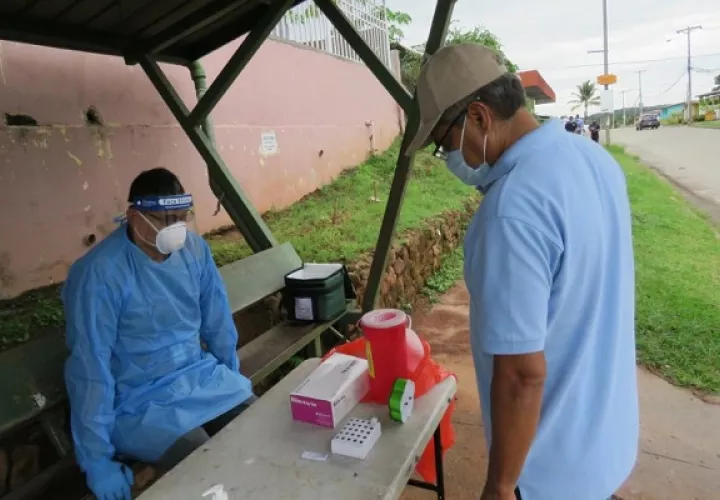 El Minsa realiza pruebas en los barrios con más casos.