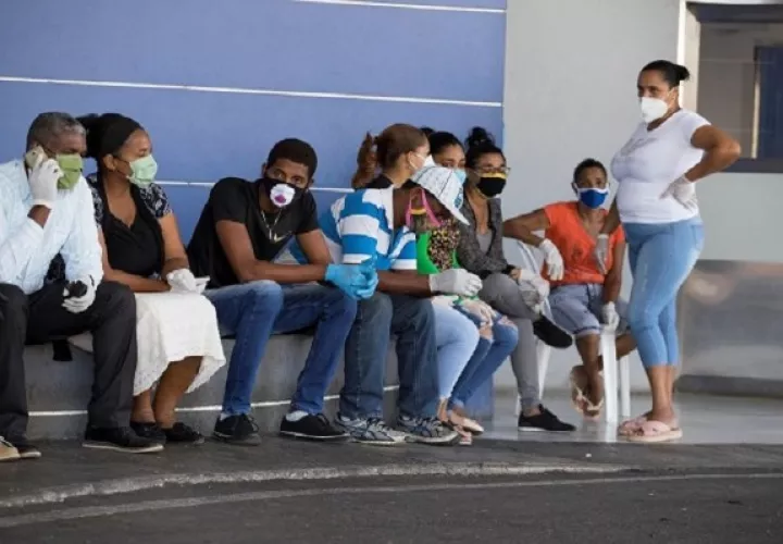 El uso de mascarilla formará parte de la vestimenta del ciudadano. Víctor Arosmena