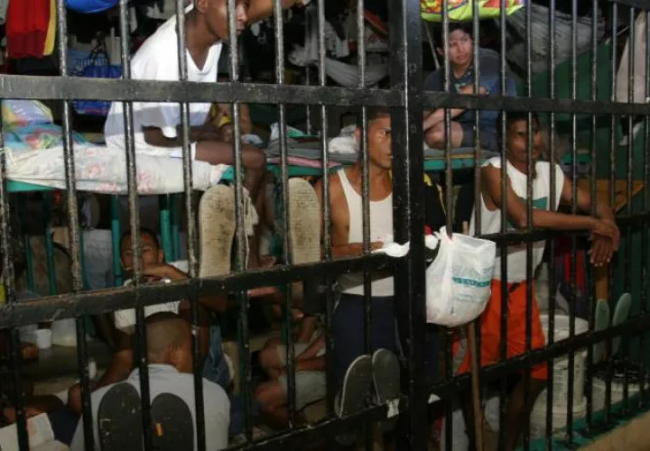 El hacinamiento es el peor de los males que padecen históricamente las cárceles de Panamá.