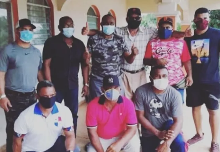 Agrazal junto a sus excompañeros.