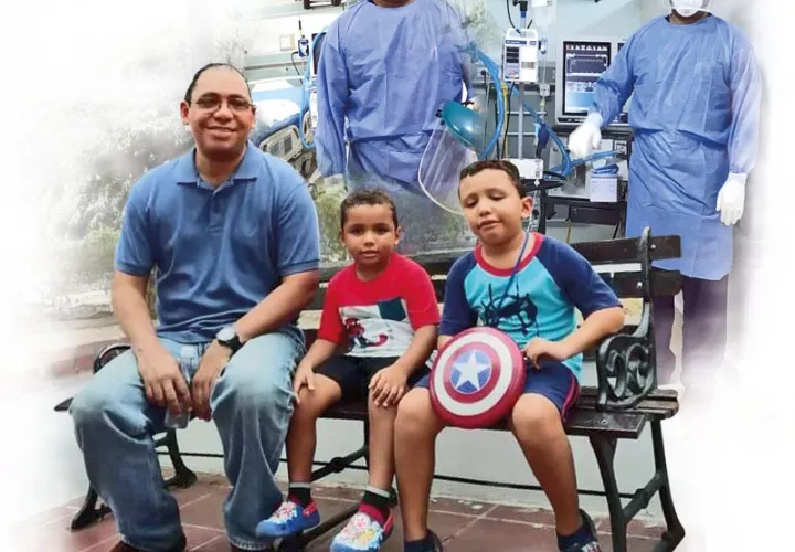 Eduardo Prado,  jefe de Docencia de  la Unidad de Cuidados Intensivos del Hospital Santo Tomas y sus hijos.