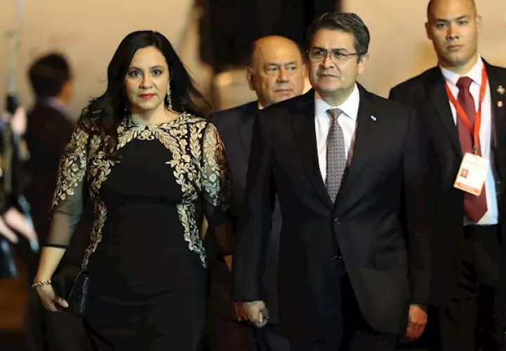 El gobernante dijo, a través de medios locales, que seguirá ejerciendo sus funciones vía "teletrabajo".