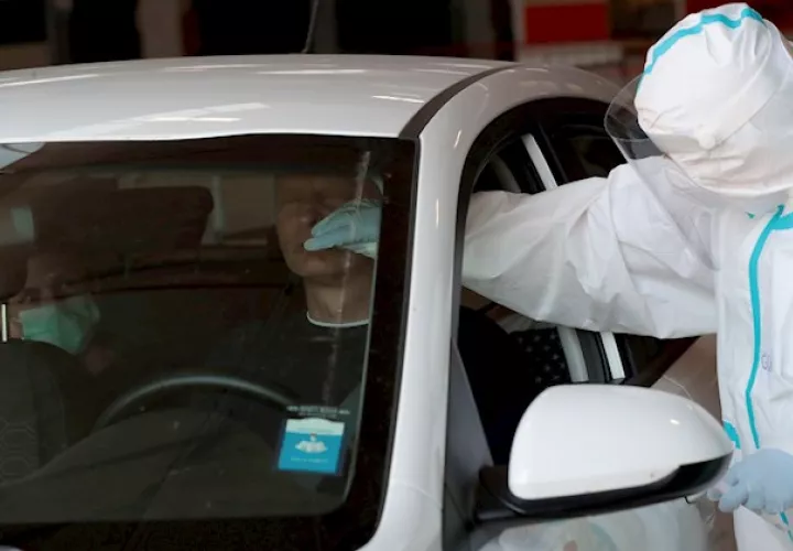 El aumento de 379 nuevos contagios es el mayor de los últimos seis días, desde los 518 del 5 de junio, pese a que el número de pruebas es similar al que se hace diariamente, 62.472 en las últimas 24 horas.