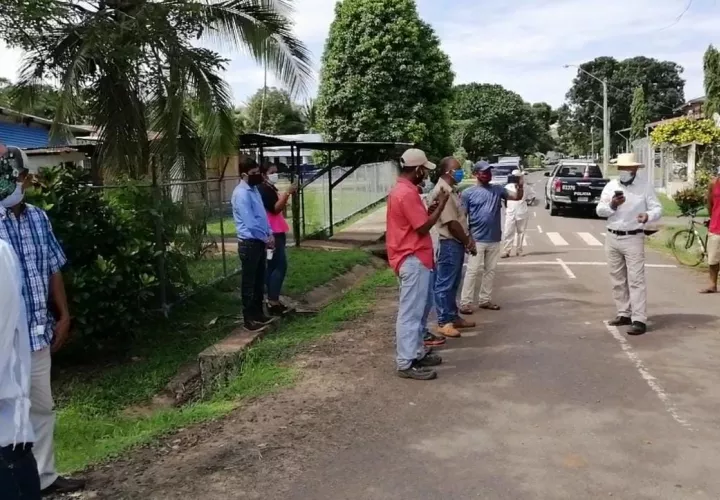 Los lugareños informaron que también urgen las reparaciones de las estructuras consistentes en los sanitarios que llevan varias administraciones en mal estado. Foto/Melquiades Vásquez