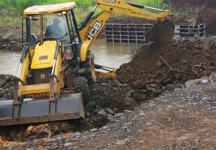 El MOP en Herrera informó que se reparará la vía, pero solicitaron la cooperación a todos los conductores que utilizan esta ruta, así como respetar la señalización que garantiza su seguridad mientras duren los trabajos de mantenimiento.