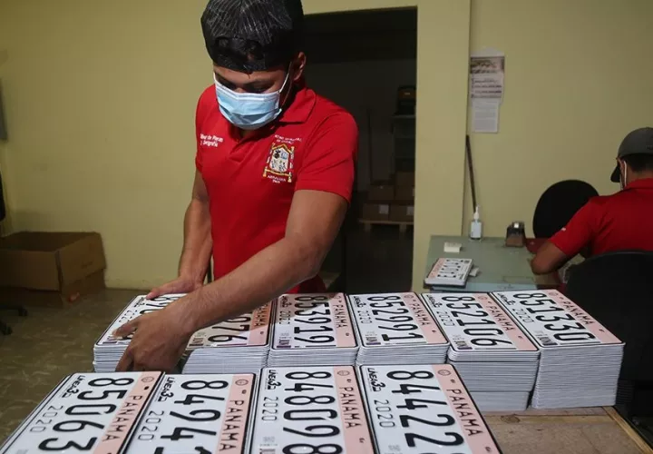 Se entregarán 1,500 cupos diarios para retirar las placas.