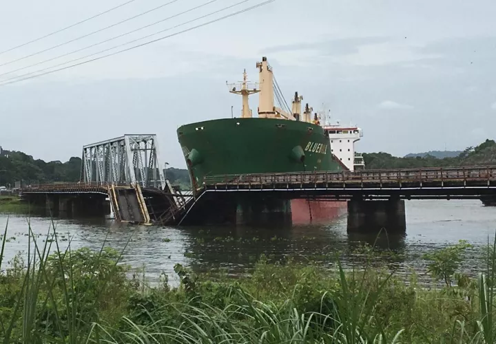 El Canal de Panamá inspeccionará la estructura del puente para evaluar el alcance de los daños.