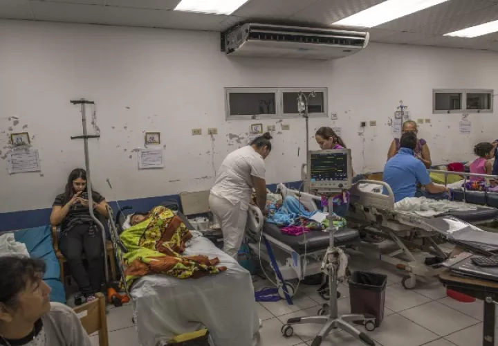 América Latina tuvo su peor epidemia de dengue en el 2019 y preocupa este año. Un ala infantil en Honduras. Foto / Daniele Volpe para The New York Times.