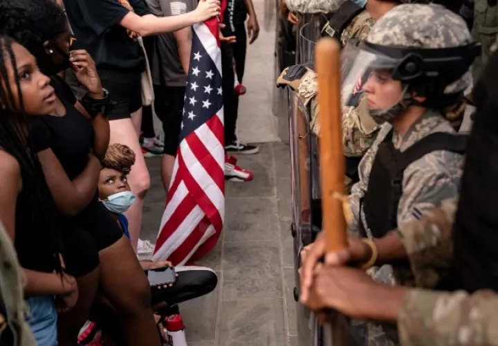 La Administración Trump ha usado la fuerza en Washington para acallar protestas contra la brutalidad policiaca. Foto / Erin Schaff/The New York Times.
