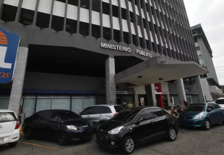 Juristas señalan que a pesar de que ellos cuentan con idoneidad para circular, su personal  está en el bloque 3 de actividades a reactivar.