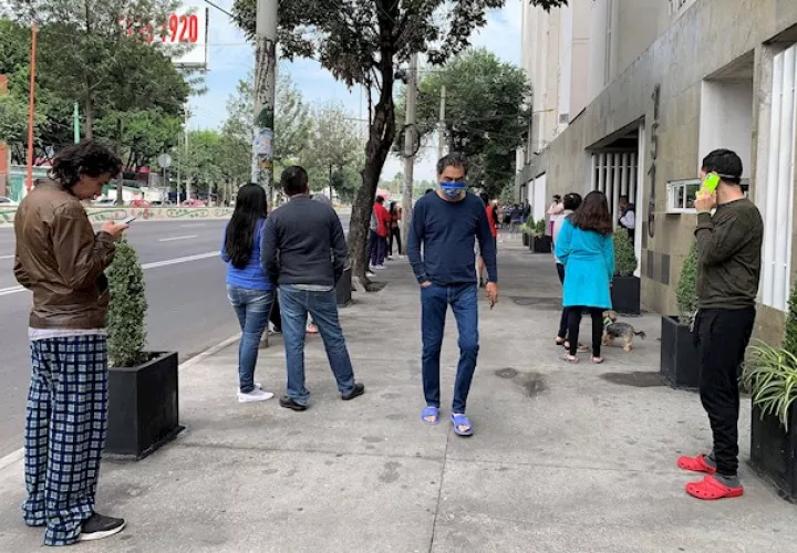 "Tenemos ya comunicación con otros estados. De todas maneras, todo el mundo fuera para estar a salvo ante cualquier réplica", llamó el mandatario.