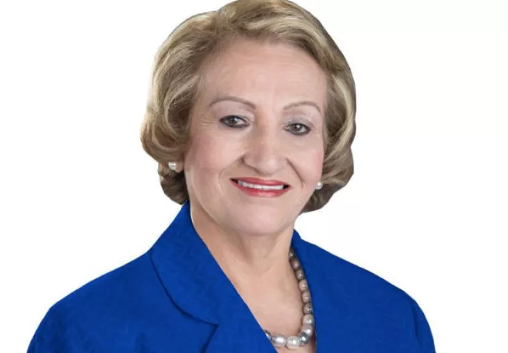 Etelvina de Bonagas dijo que profesores titulares también recibieron aumentos. Fotos: José Vásquez.