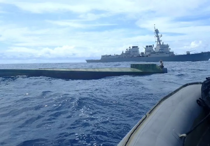 “Esta interdicción e incautación de drogas fue un gran logro para nuestro equipo de la Guardia Costera”, manifestó el Capitán de Fragata de la Marina de los EE. UU. Leonardo Giovannelli, oficial al mando del USS Preble.