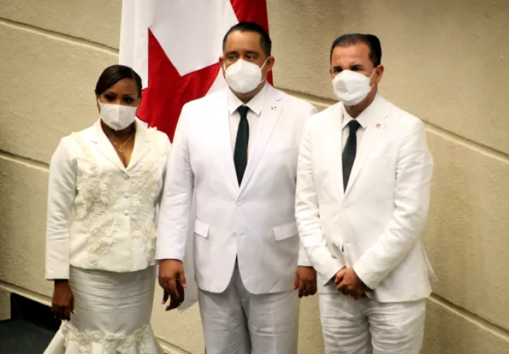 Xenobia Vargas, primera vicepresidenta electa, Marcos Castillero, presidente reelecto, y Tito Rodríguez, segundo vicepresidente reelecto. Víctor Arosemena.