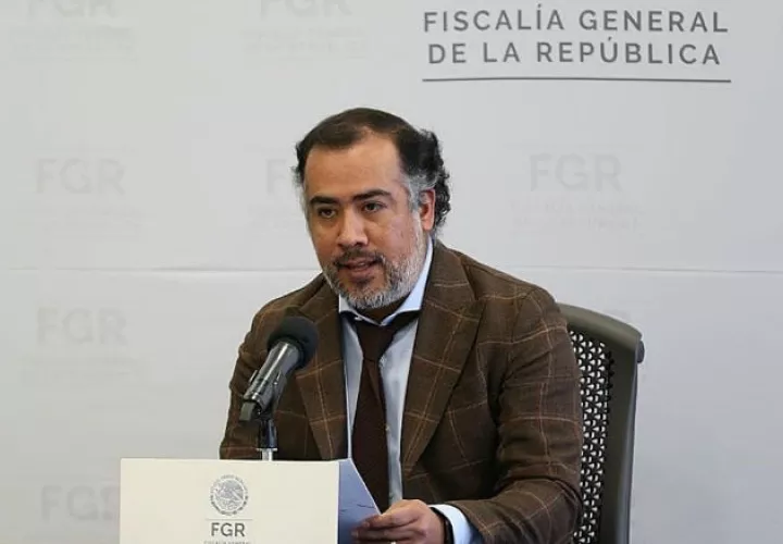  El titular de la Unidad para el caso Ayotzinapa de la FGR, Omar Gómez Trejo, anuncia la identificación de los restos. Fotos: EFE/Archivo.