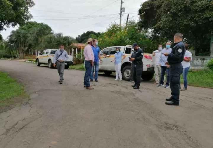 Los alcaldes señalaron que se visitará junto a funcionarios de salud y otras instituciones, aquellos sitios donde se reciba denuncia de reuniones sociales.