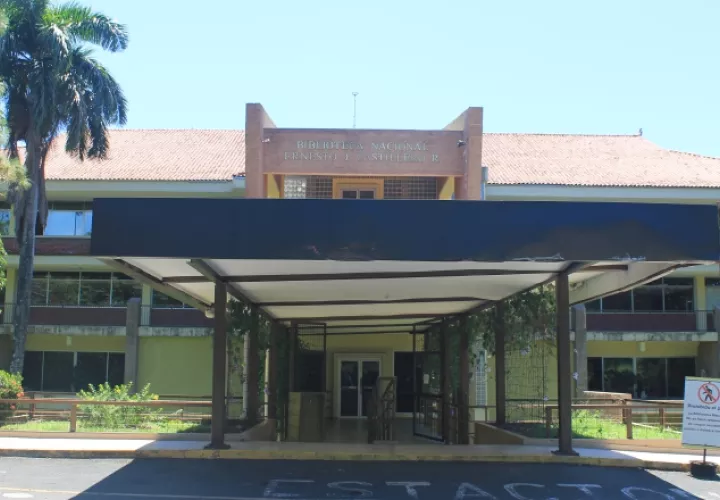 'La Biblioteca Nacional es la sede del patrimonio documental de la Nación panameña', dice María Magela Brenes.  Cortesía/Binal