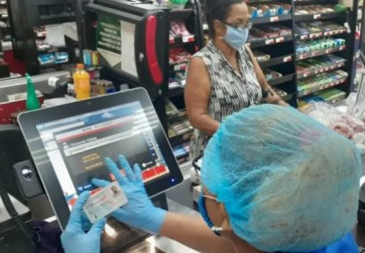 El bono solidario es para comprar alimentos y medicinas.
