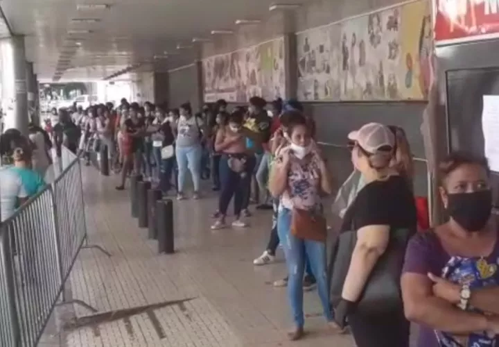 Miles de panameños se benefician con el bono solidario.