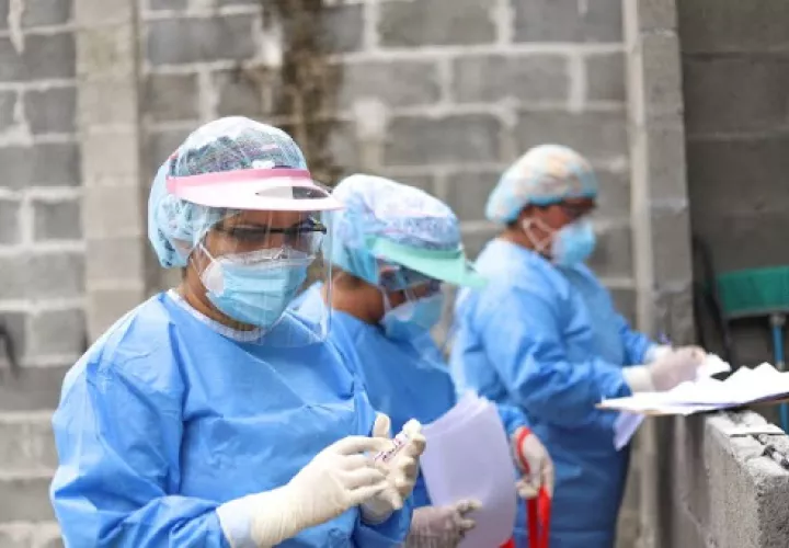 Este miércoles se reportaron 913 casos  nuevos de COVID-19.
