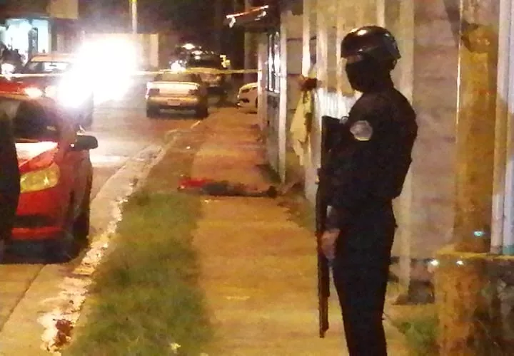 Por otro lado, pasadas las 9:30 de la noche del domingo, se volvieron a escuchar disparos, esta vez, en la comunidad de Irving Saladino, corregimiento de Sabanitas.