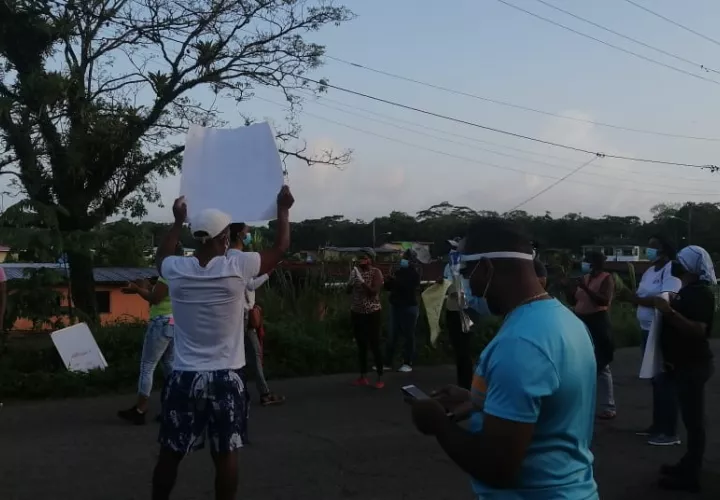 El cierre se mantuvo en ambas vías que comunican a esta área con la ciudad de Colón hacia la Costa Arriba de Colón.