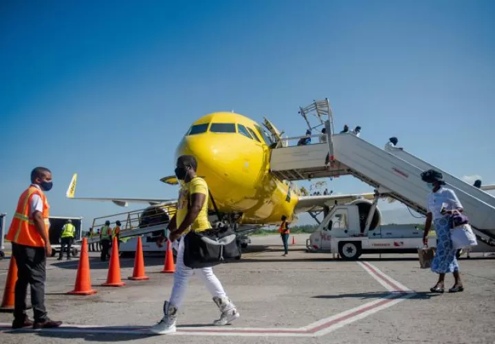 En mayo, algunas aerolíneas que no operaban en Colombia hicieron hasta 40 vuelos, por exportación de flores. EFE